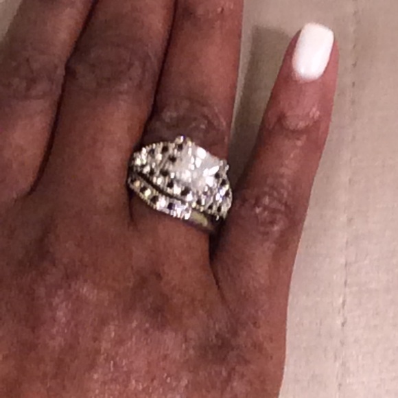 Ladies Wedding Ring Set! - Picture 6 of 9